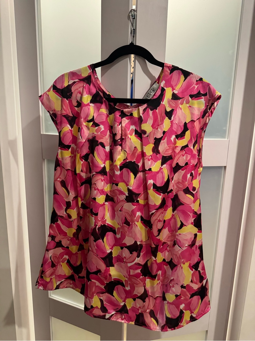 Kasper Pink Floral Cap-Sleeve Blouse with Yellow Accents
